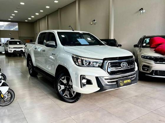 TOYOTA HILUX 2.7 SR 4X2 CD 16V FLEX 4P AUTOMÁTICO TOYOTA HILUX 2.7 SR 4X2 CD 16V FLEX 4P AUTOMÁTICO